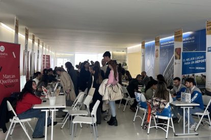 Alumnos de la universidad San Jorge en el USJ Connecta