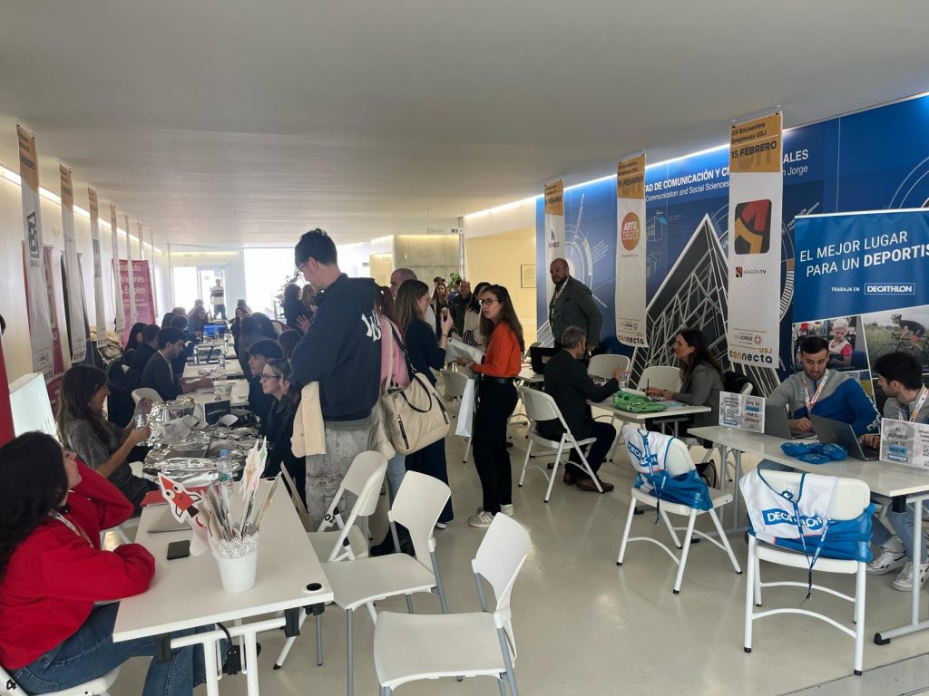 Las empresas participantes en el USJ Connecta, en busca de estudiantes con “talento y motivación” Imagen: Santi Villagrasa