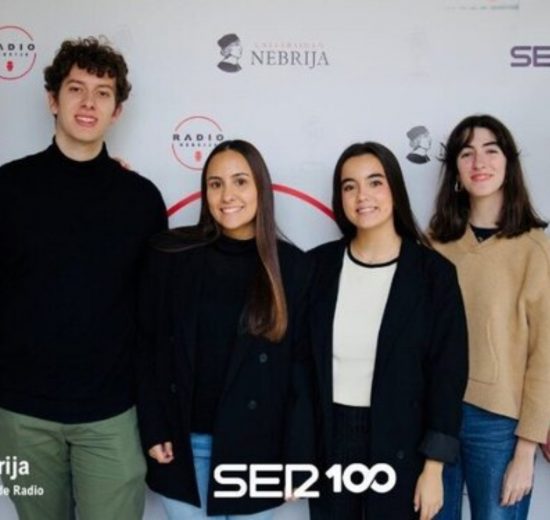 La expedición de la USJ: Gonzalo Alba, Martín Vital, Aitana Marco, Paula Melús, Jimena Arias y Óscar Aribau, docente en el grado de periodismo, en la Universidad de Nebrija