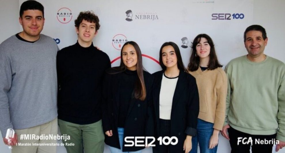 La expedición de la USJ: Gonzalo Alba, Martín Vital, Aitana Marco, Paula Melús, Jimena Arias y Óscar Aribau, docente en el grado de periodismo, en la Universidad de Nebrija