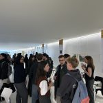 USJ Connecta. Estudiantes visitan los stands de empresas participantes