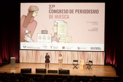 Las Camino Ivars dando la presentación inaugural del 27º Congreso de Periodismo de Huesca