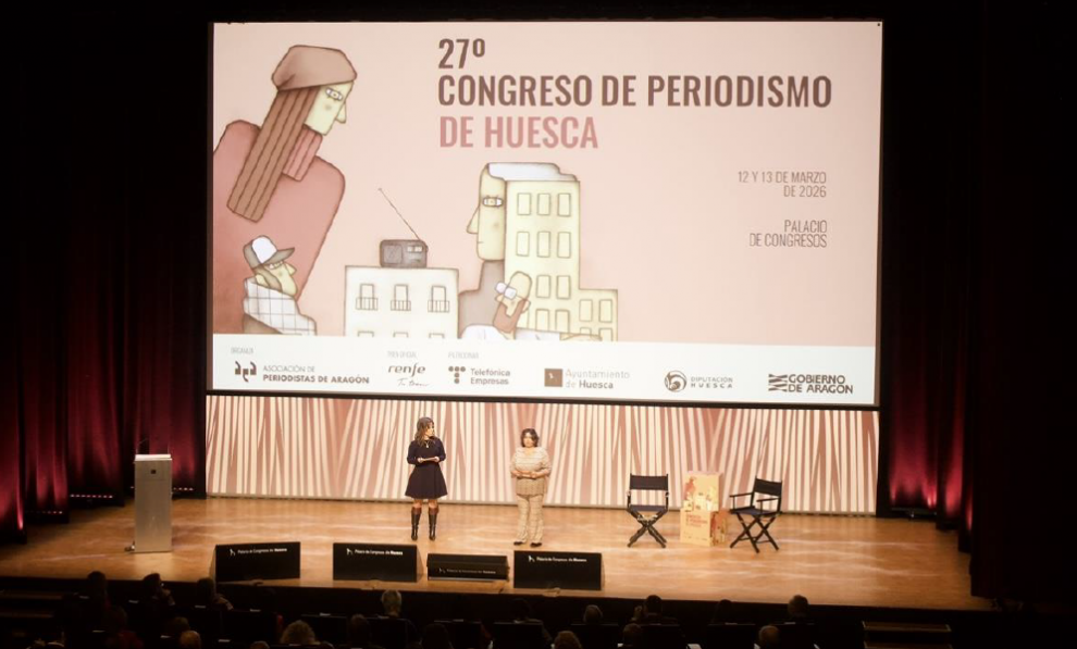 Las Camino Ivars dando la presentación inaugural del 27º Congreso de Periodismo de Huesca