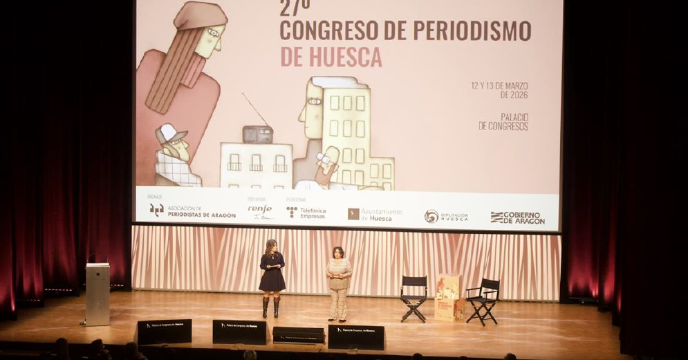 Las Camino Ivars dando la presentación inaugural del 27º Congreso de Periodismo de Huesca