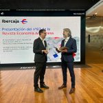 Enrique Barbero y Santiago Martínez, de Ibercaja, durante la presentación de la Revista Economía Aragonesa